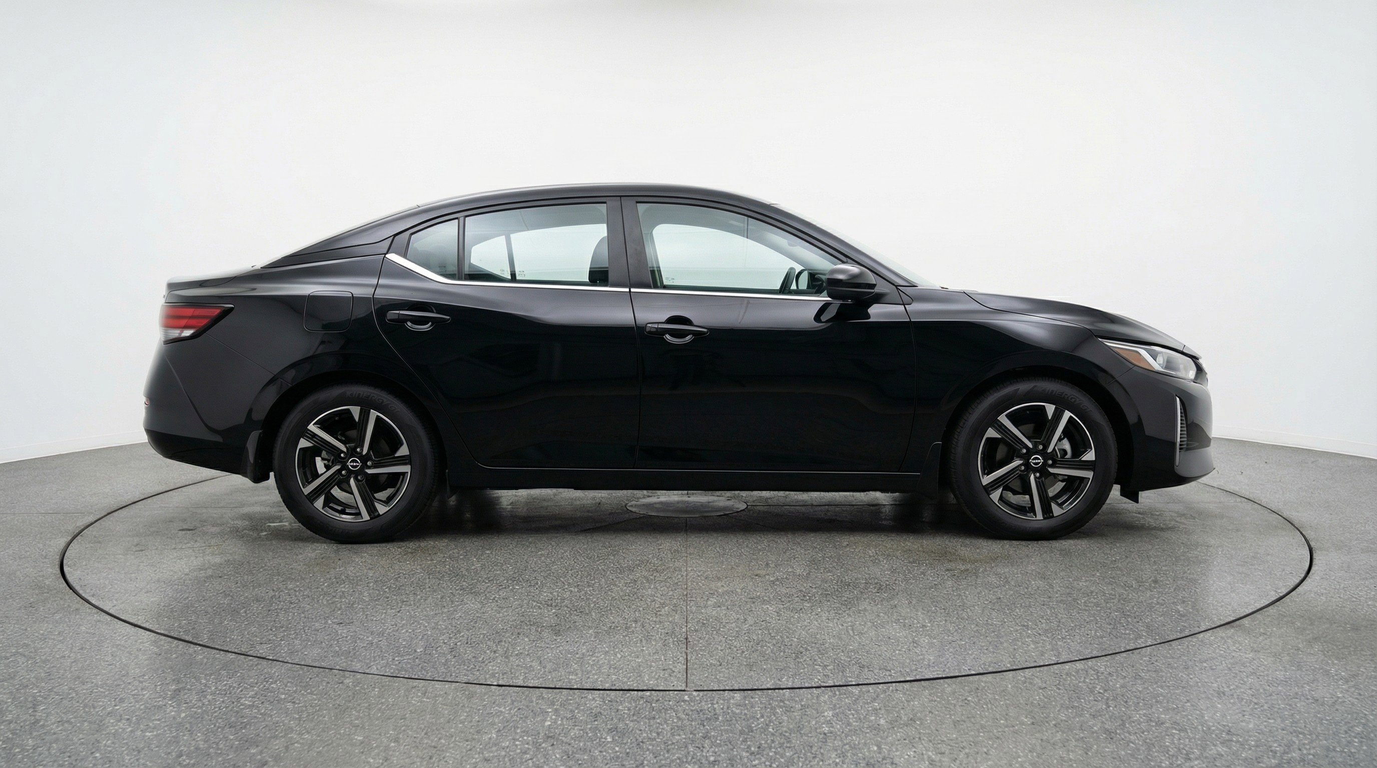 Used 2025 Nissan Sentra SV image 11