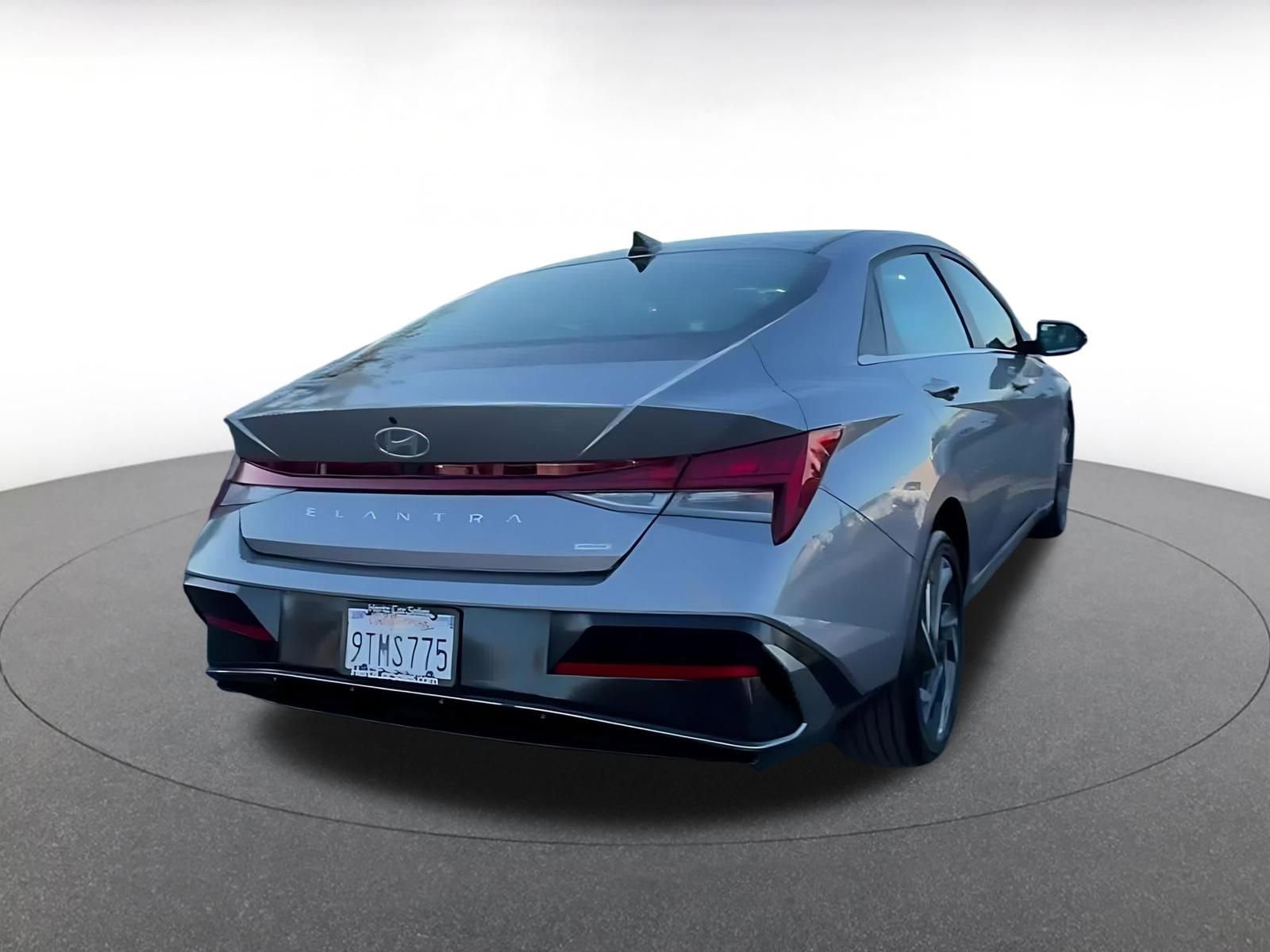 Used 2025 Hyundai Elantra Limited image 14