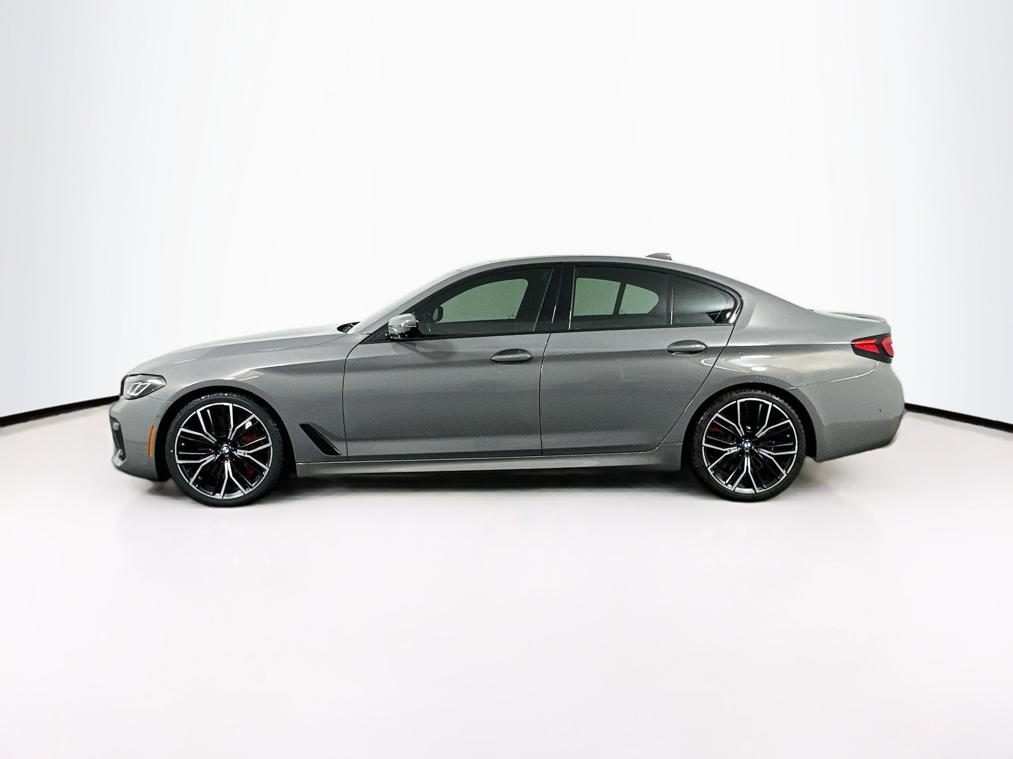 Used 2022 BMW M550i xDrive AWD/4WD image 4