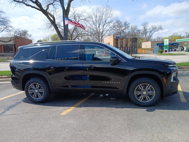 New 2026 Chevrolet Traverse LT w/ Driver Confidence Package AWD/4WD image 3