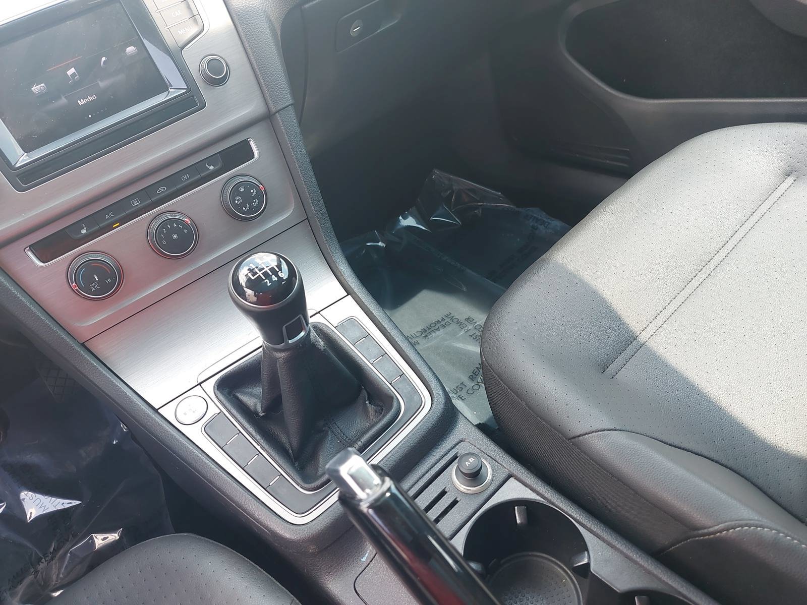 Used 2015 Volkswagen Golf TDI SE FWD image 23
