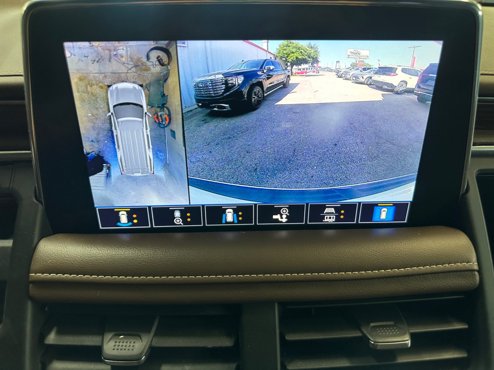 Used 2021 Chevrolet Tahoe High Country w/ Premium Package RWD image 15