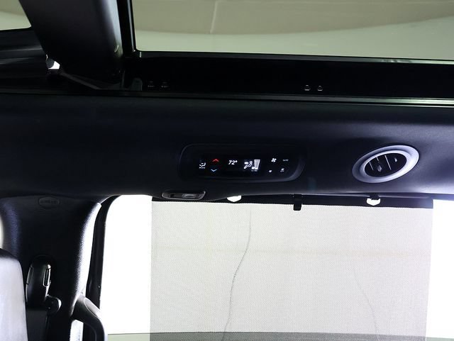 Used 2025 Chrysler Pacifica Limited FWD image 17