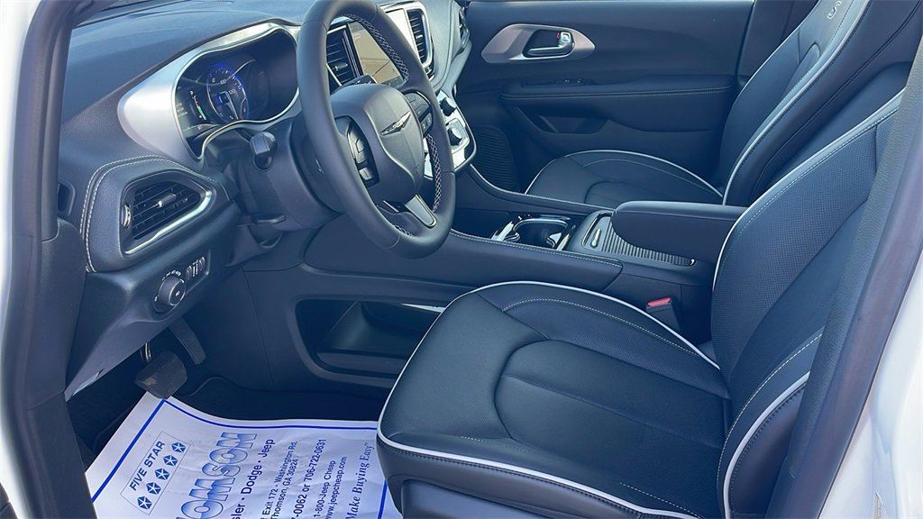 New 2025 Chrysler Pacifica Limited image 26