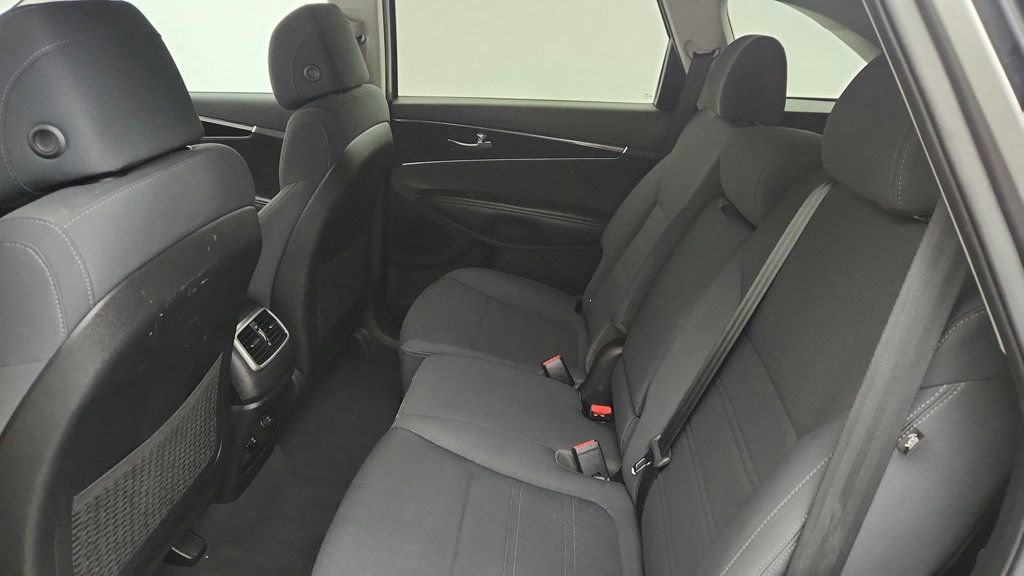Used 2017 Kia Sorento FWD w/ LX Convenience Package image 39