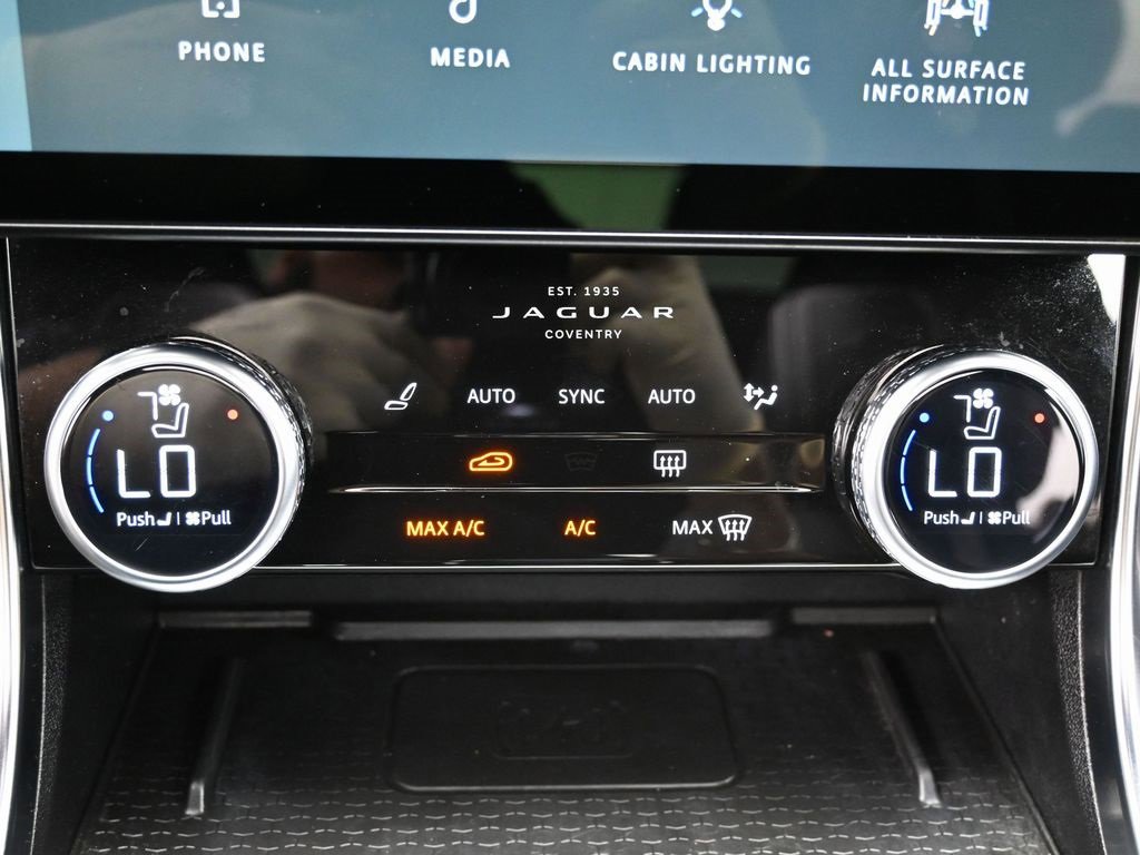 Used 2022 Jaguar XF R-Dynamic SE image 28