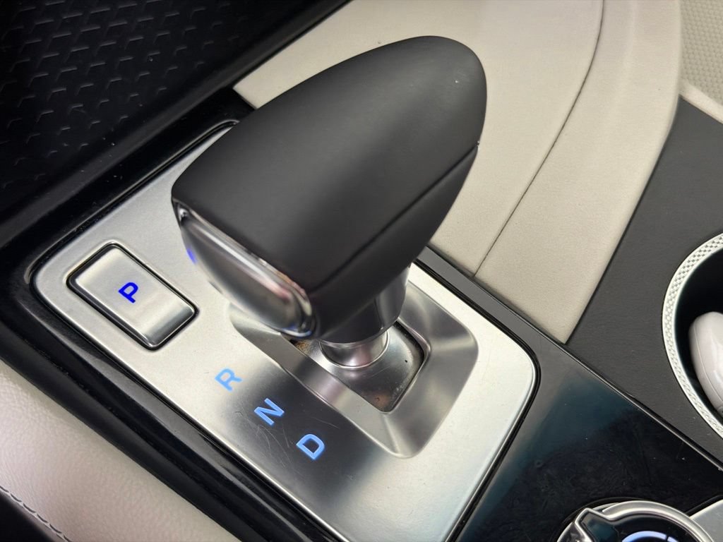 Used 2025 Genesis G70 2.5T RWD image 22