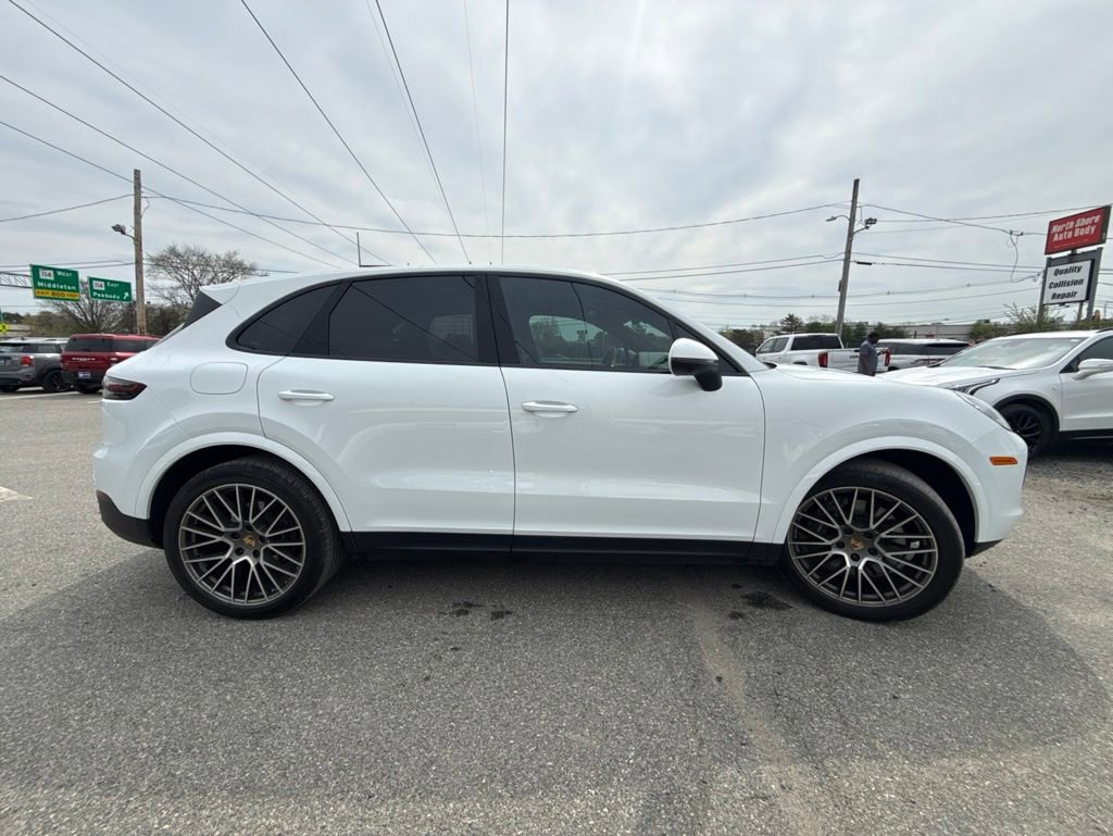 Used 2023 Porsche Cayenne AWD/4WD image 4