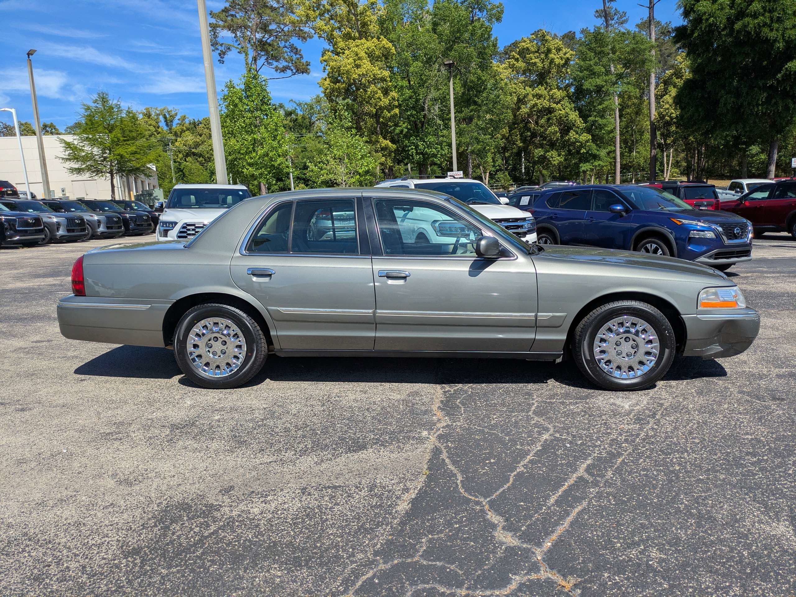 Used 2003 Mercury Grand Marquis GS RWD image 3