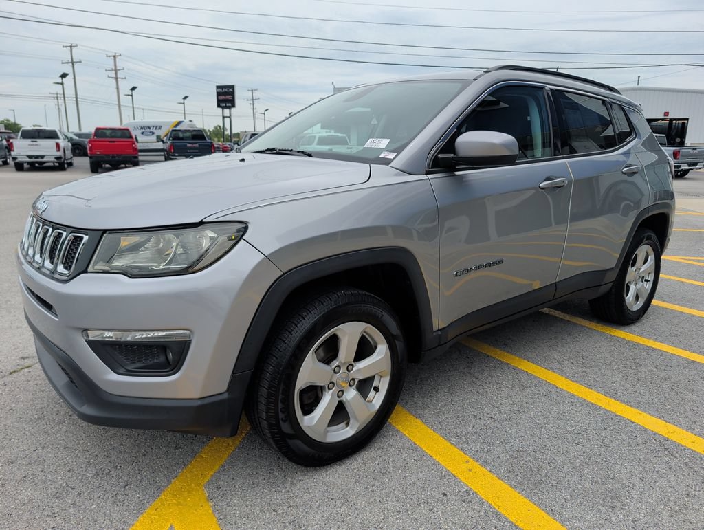 Used 2019 Jeep Compass Latitude w/ Popular Equipment Group AWD/4WD image 3