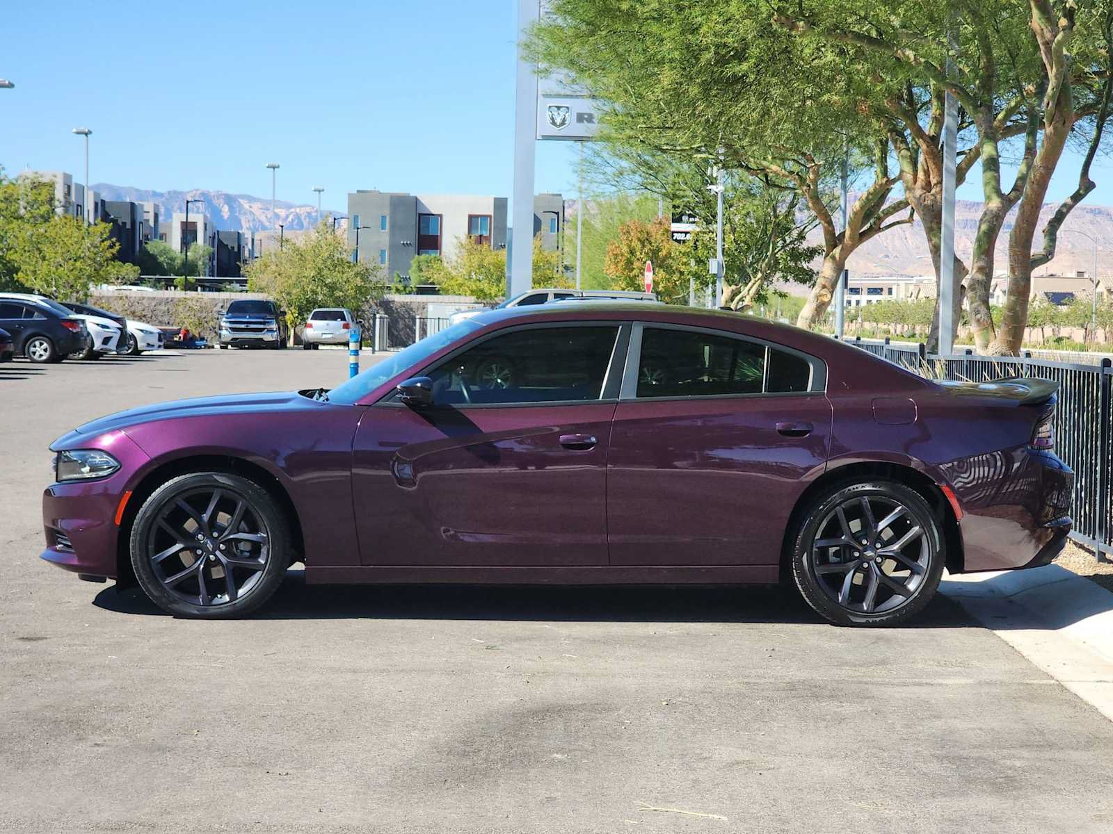 Used 2022 Dodge Charger SXT w/ Blacktop Package RWD image 5