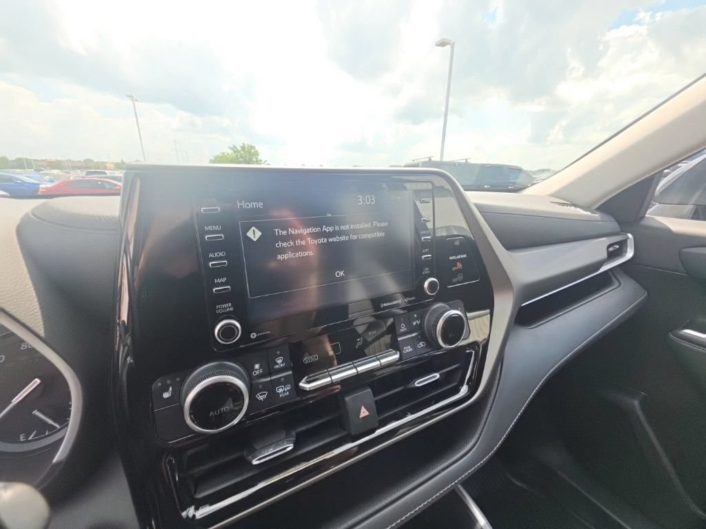 Used 2021 Toyota Highlander XLE AWD/4WD image 22