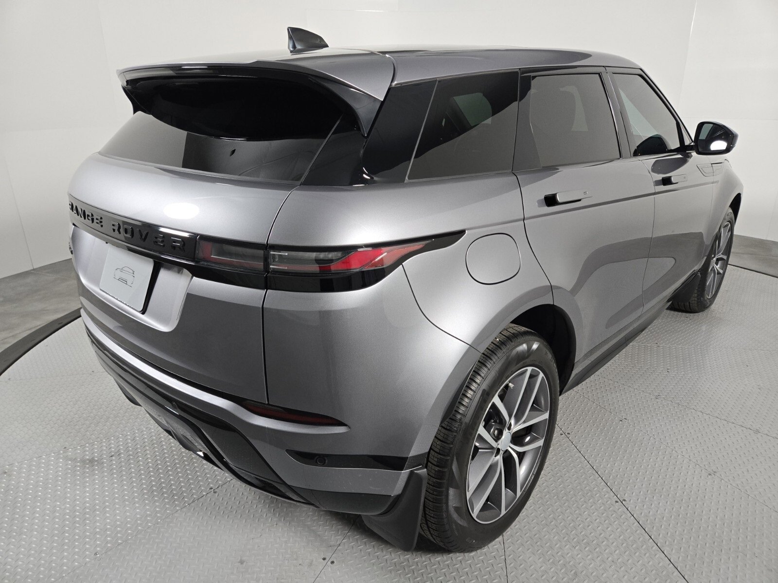 Used 2024 Land Rover Range Rover Evoque Dynamic SE image 2