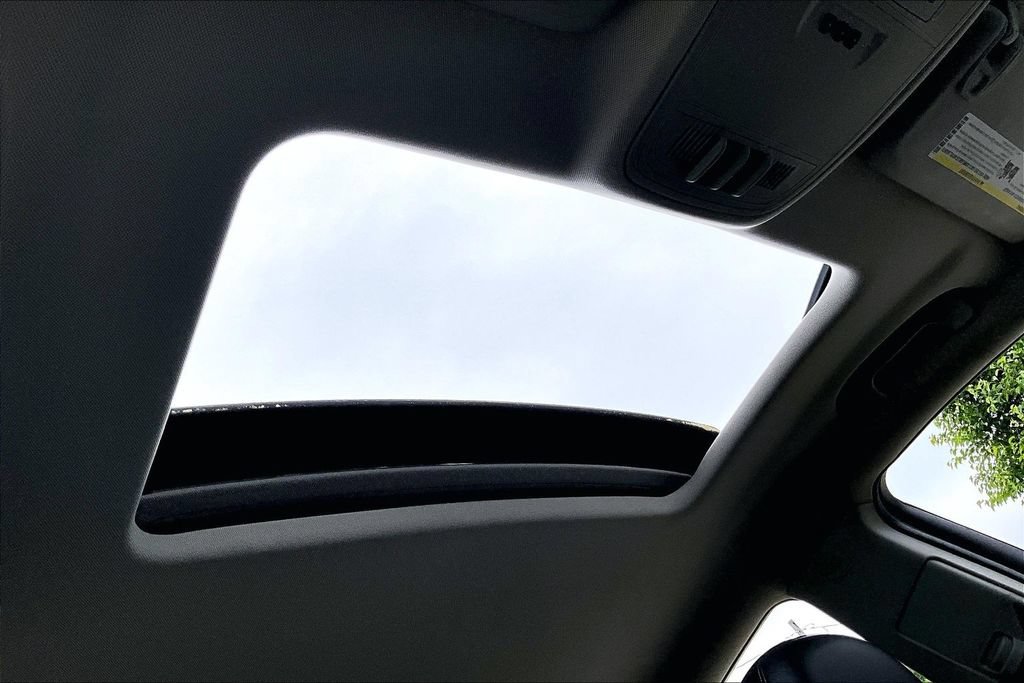 Used 2013 Buick Regal Premium FWD image 22