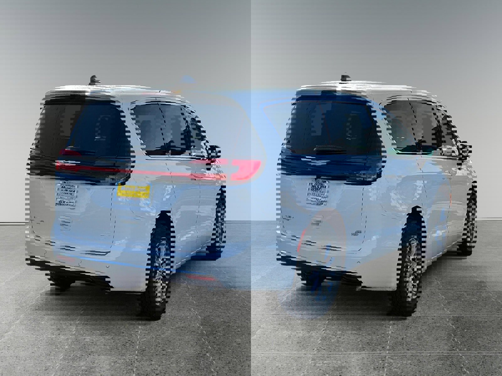 New 2026 Chrysler Pacifica Select AWD/4WD image 5