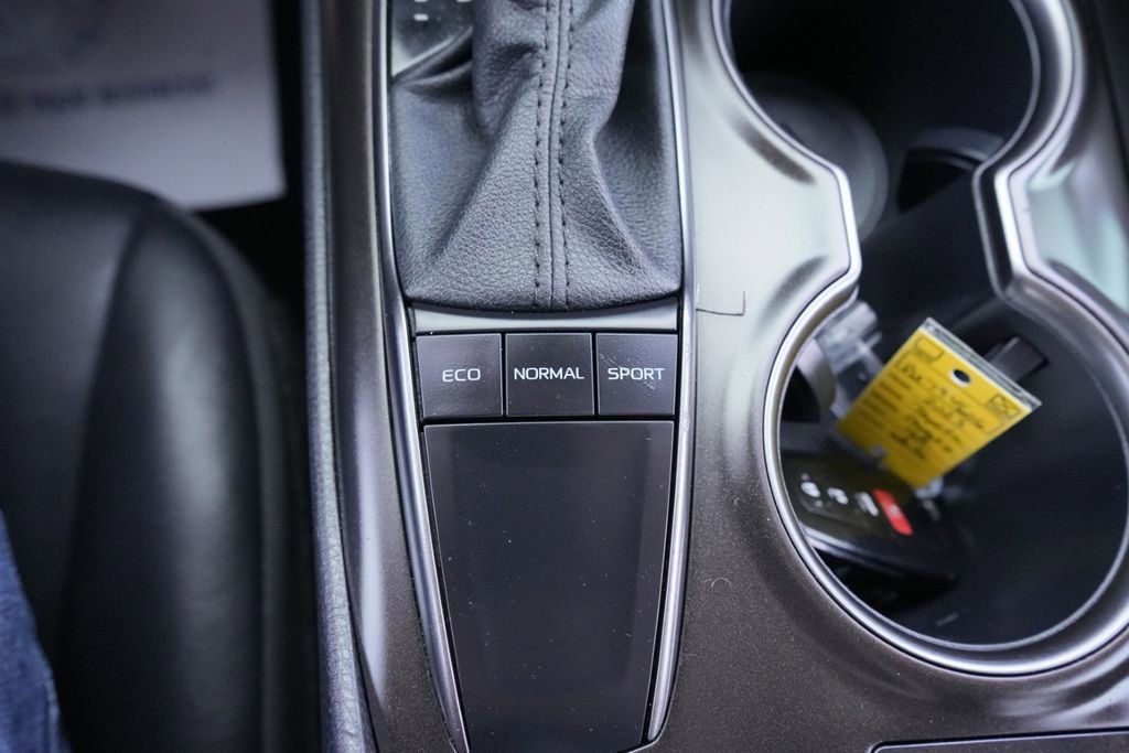 Used 2023 Toyota Camry SE w/ Cold Weather Package image 31