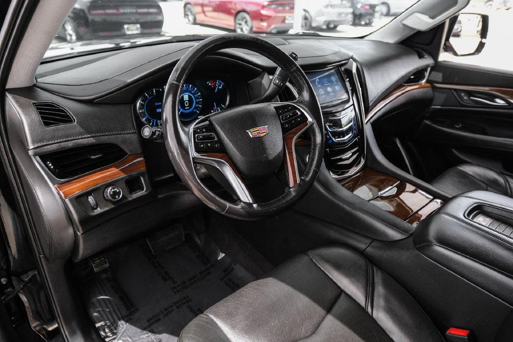 Used 2020 Cadillac Escalade 2WD image 2