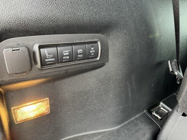 Used 2018 Ford Explorer Limited image 30
