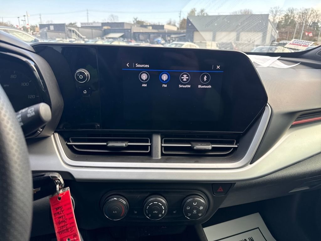 Used 2025 Chevrolet Trax RS w/ Driver Confidence Package image 17