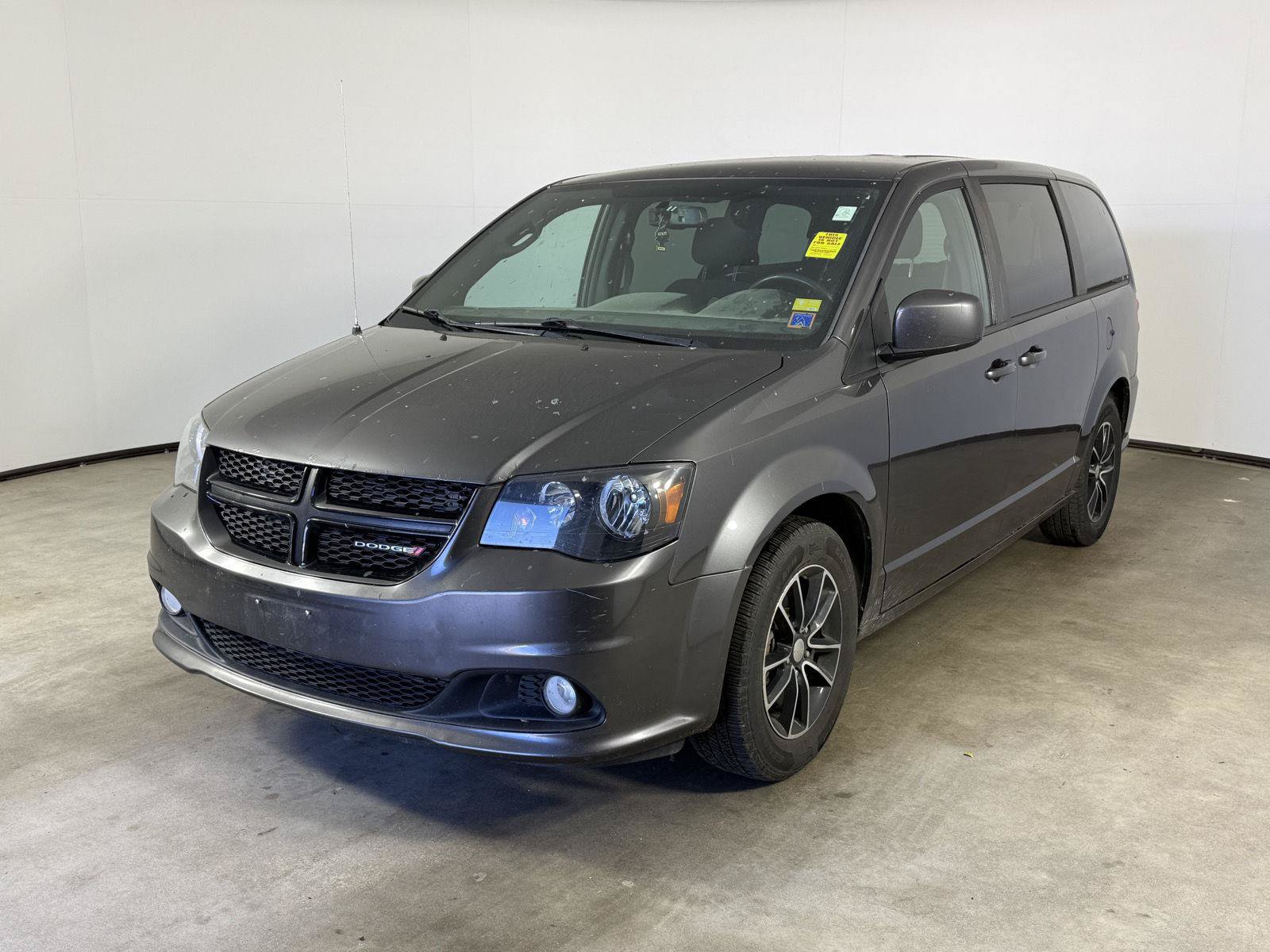 Used 2018 Dodge Grand Caravan SE FWD image 3