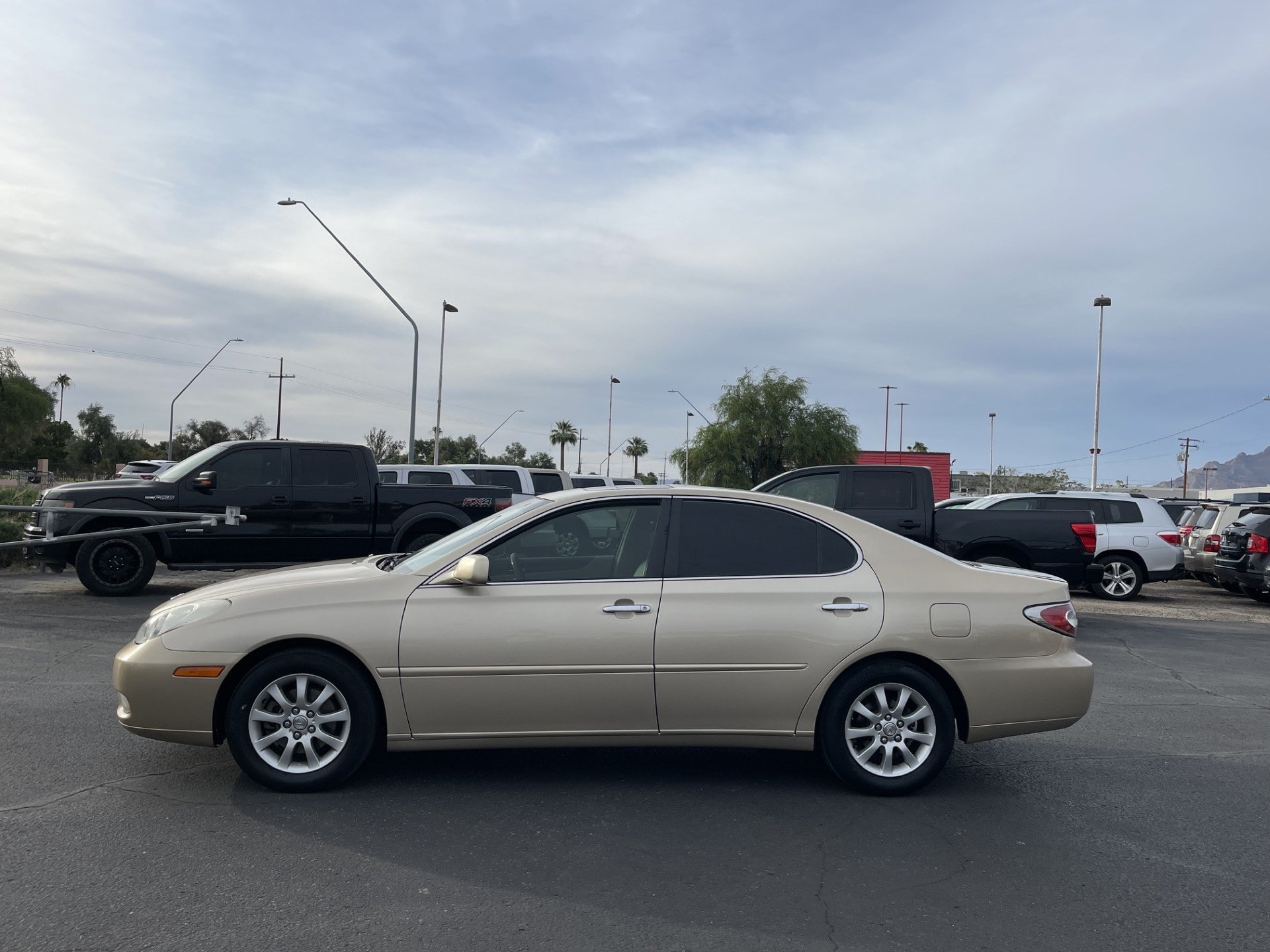 Used 2004 Lexus ES 330 FWD image 2