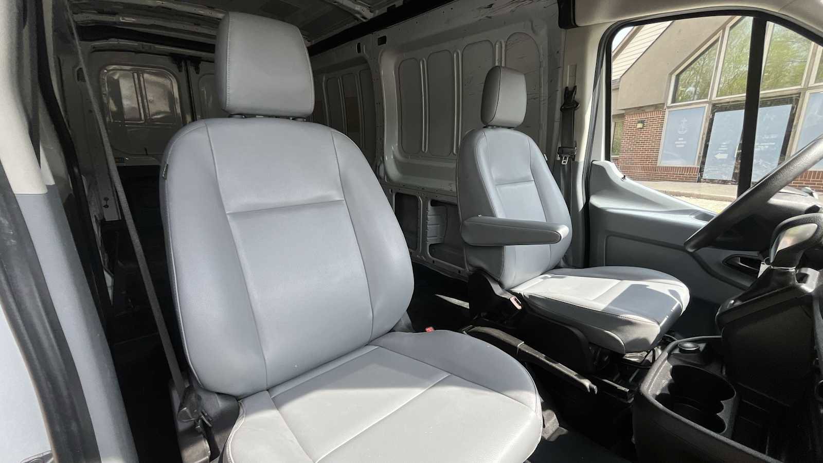 Used 2018 Ford Transit 250 148 Medium Roof RWD image 33