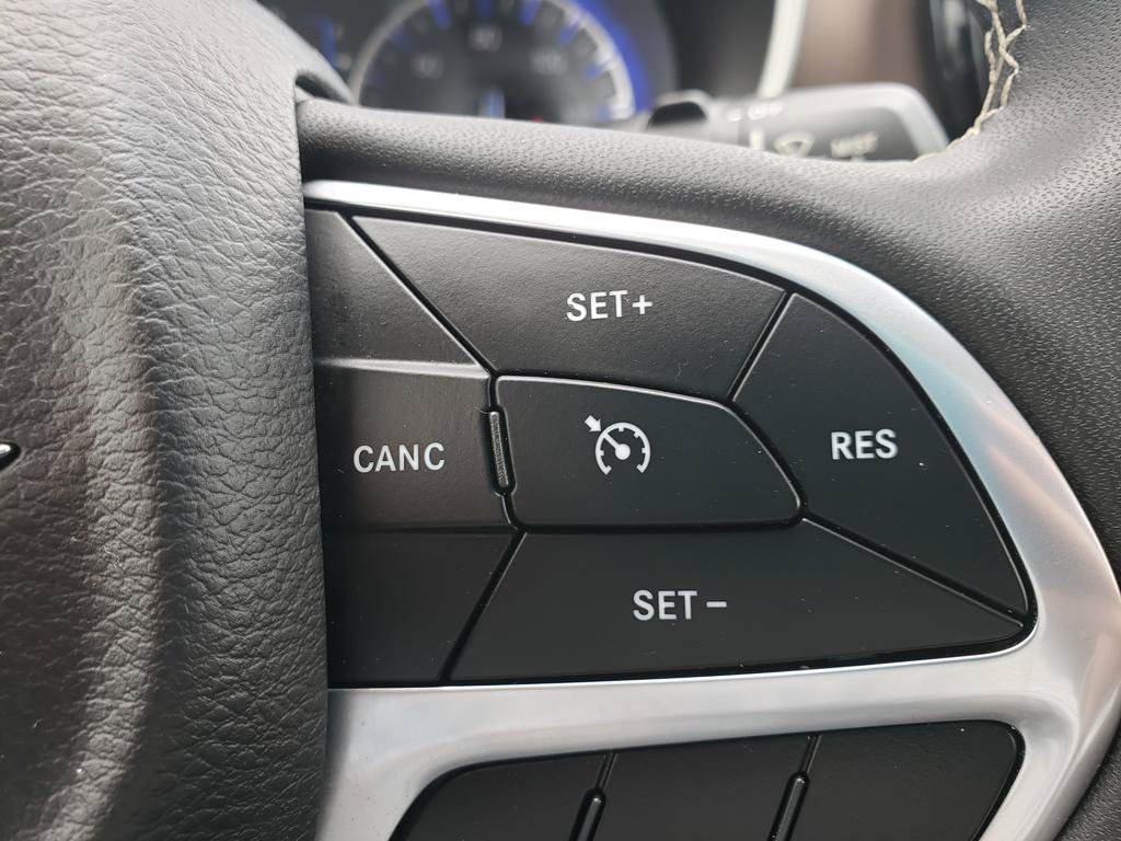 Certified 2023 Chrysler Voyager LX FWD image 21