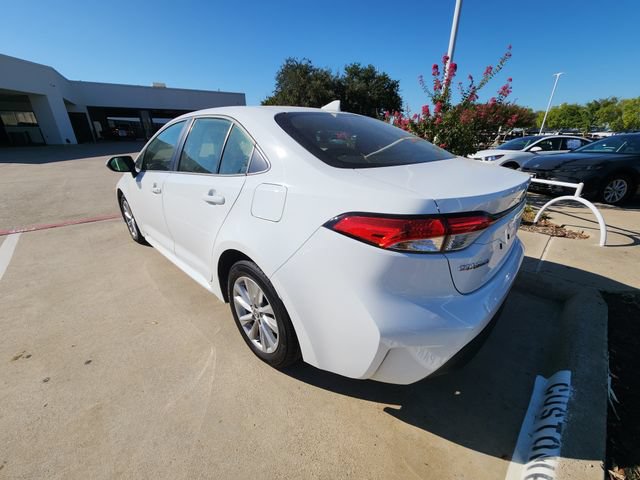 Used 2026 Toyota Corolla LE w/ LE Premium Package FWD image 4