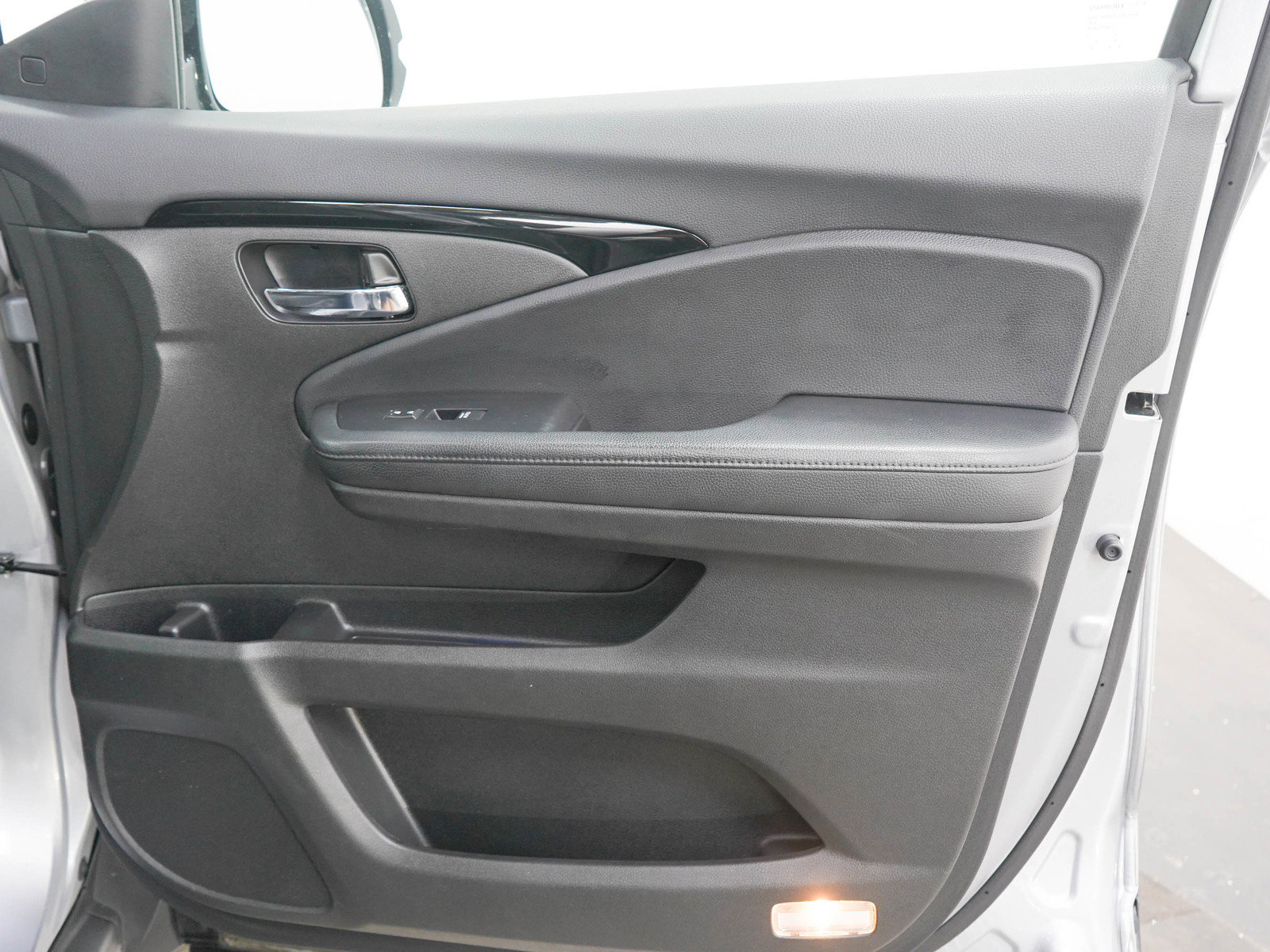 Used 2019 Honda Pilot Touring image 12