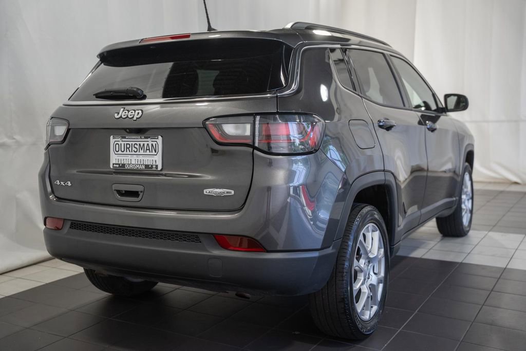 Used 2023 Jeep Compass Latitude w/ Sun and Sound Group AWD/4WD image 4