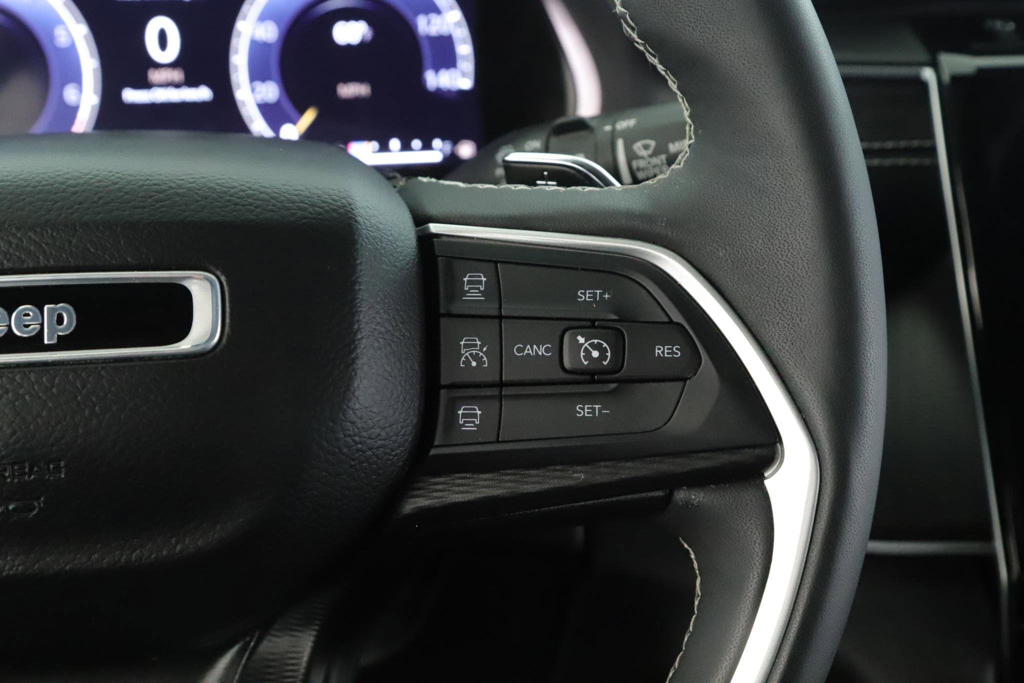 Used 2023 Jeep Grand Cherokee L Laredo image 10