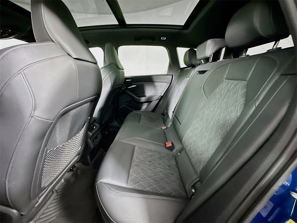Used 2025 Audi SQ6 e-tron Premium Plus w/ Premium Plus image 4