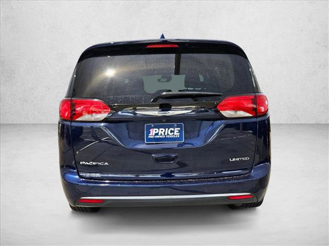 Used 2019 Chrysler Pacifica Limited w/ Tire & Wheel Group FWD image 6