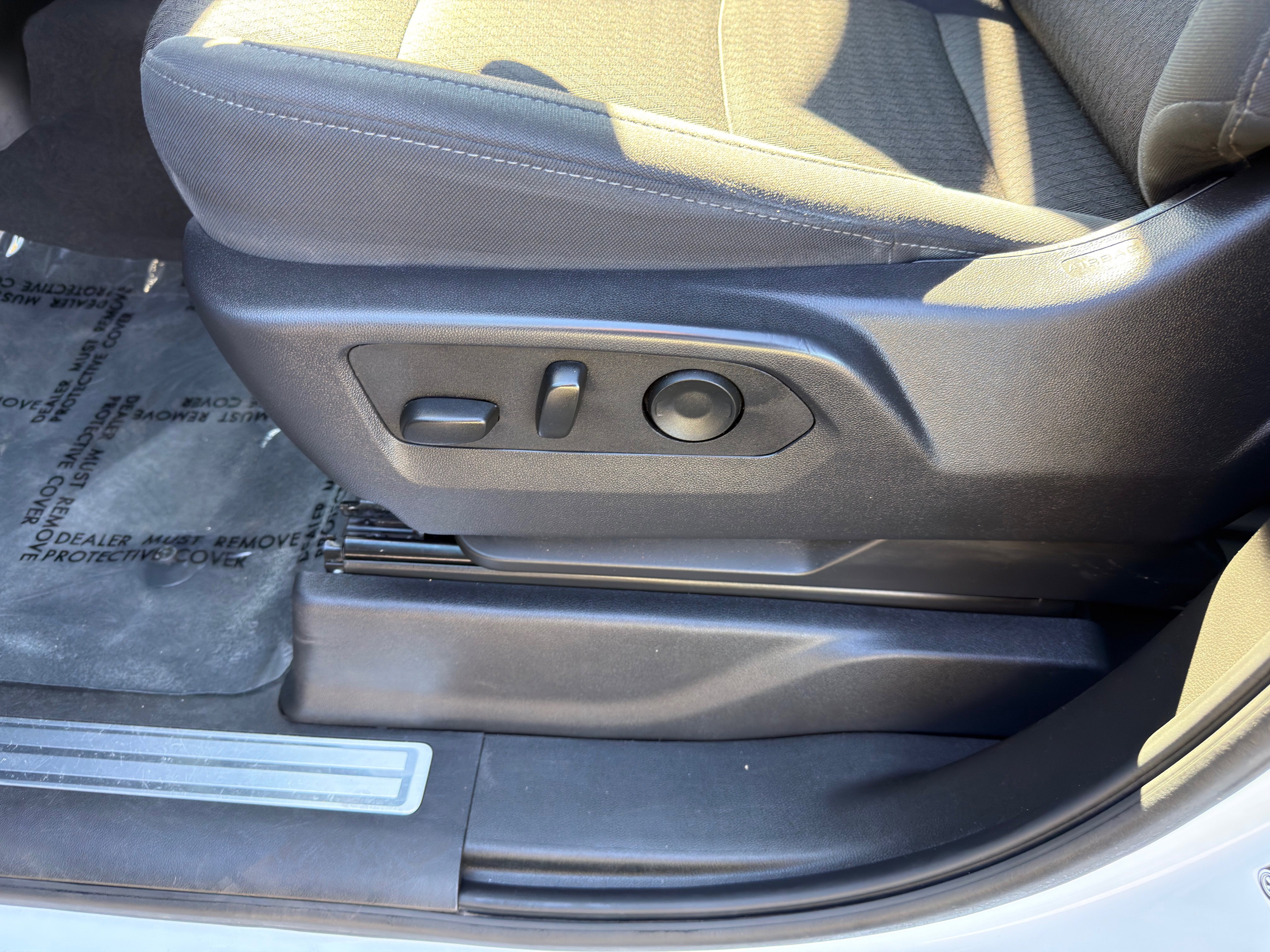 Used 2025 Chevrolet Silverado 2500 LT w/ Convenience Package image 31