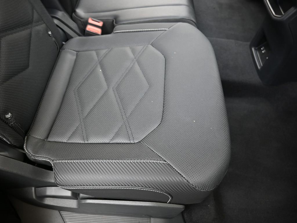 Used 2025 Volkswagen Atlas Cross Sport SE image 16