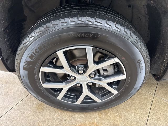 Used 2024 Jeep Grand Cherokee L Limited w/ Luxury Tech Group II image 11