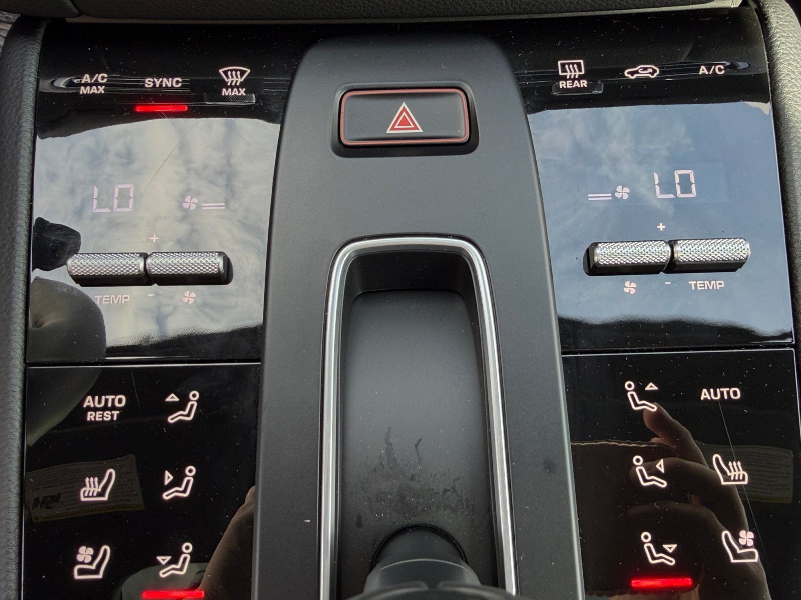 Used 2025 Porsche Macan AWD/4WD image 34