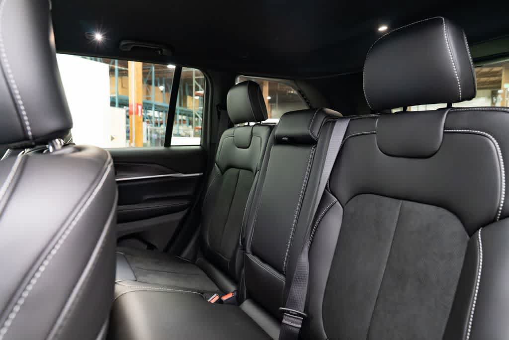 New 2026 Jeep Grand Cherokee Altitude AWD/4WD image 29