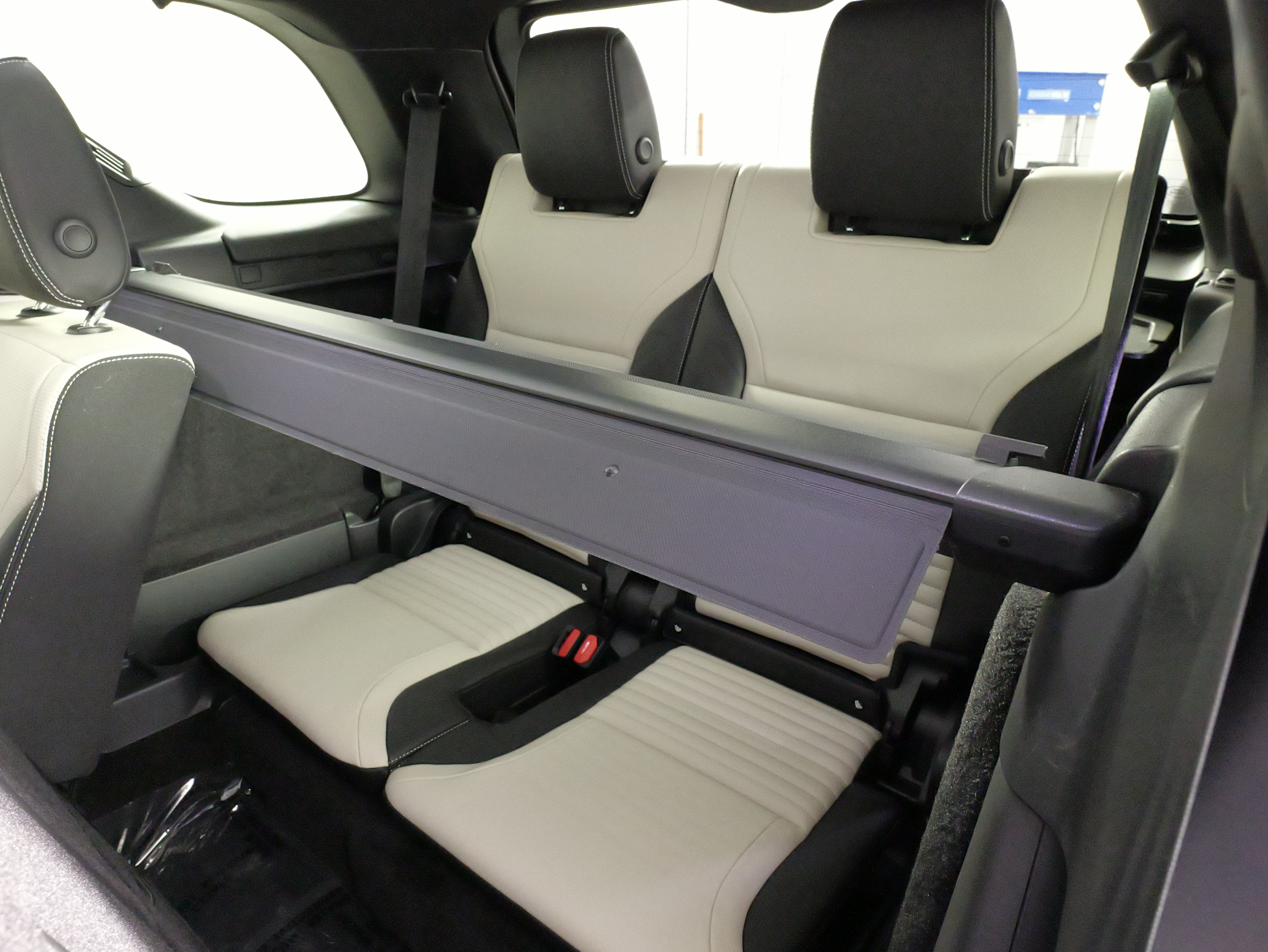Used 2023 Land Rover Discovery S R-Dynamic AWD/4WD image 40