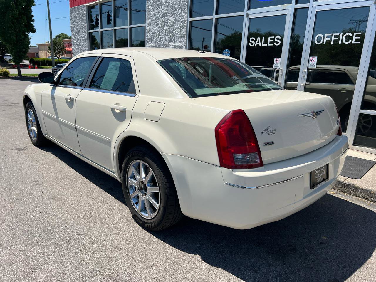Used 2007 Chrysler 300 Touring L w/ Luxury Group AWD/4WD image 3