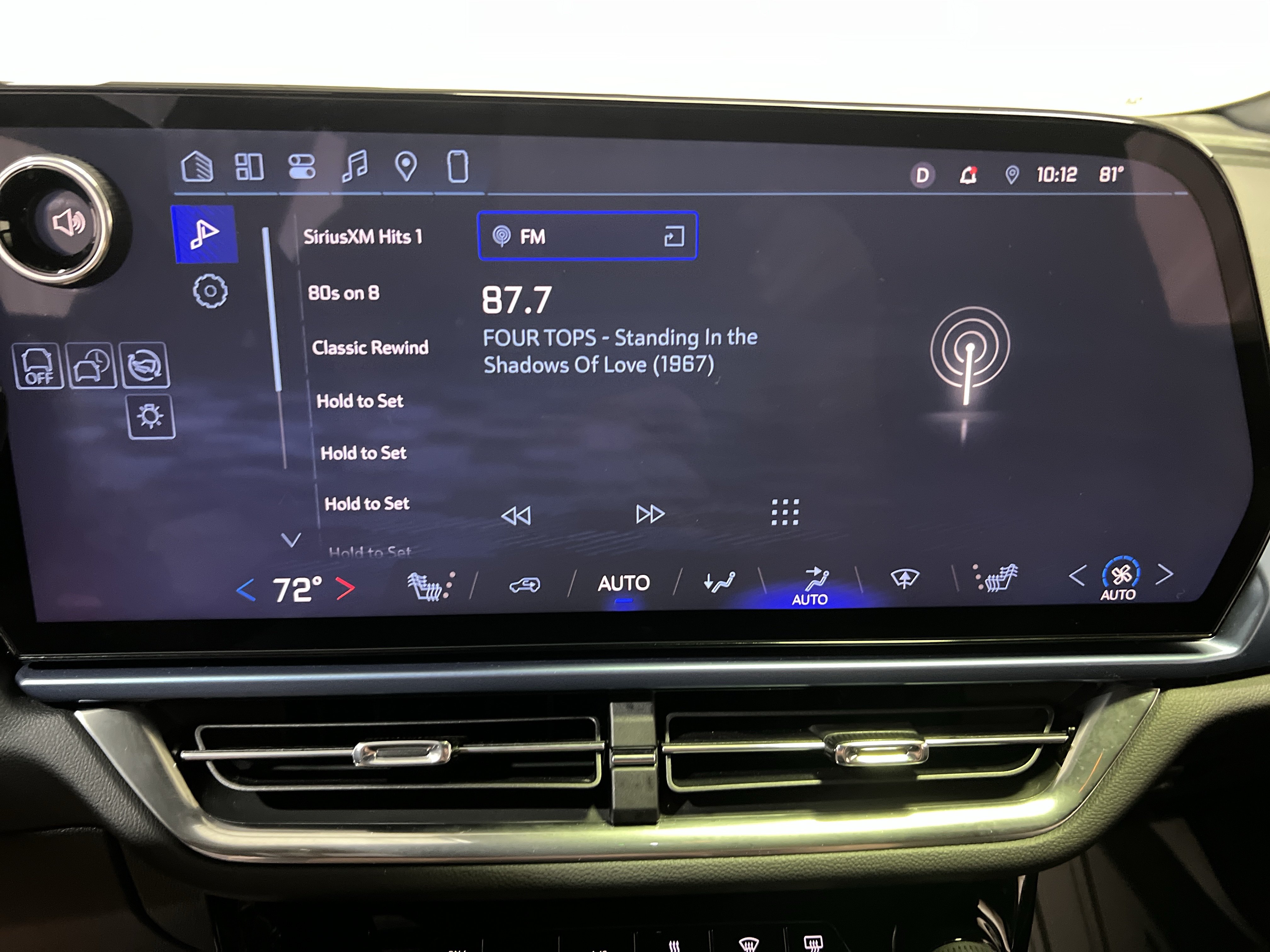 Certified 2024 Chevrolet Equinox EV LT FWD image 18