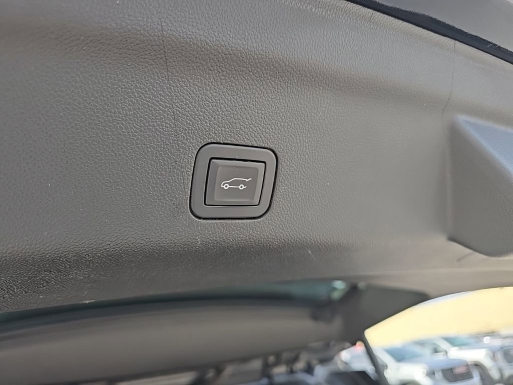 Used 2025 GMC Yukon Denali w/ Denali Reserve Package image 6