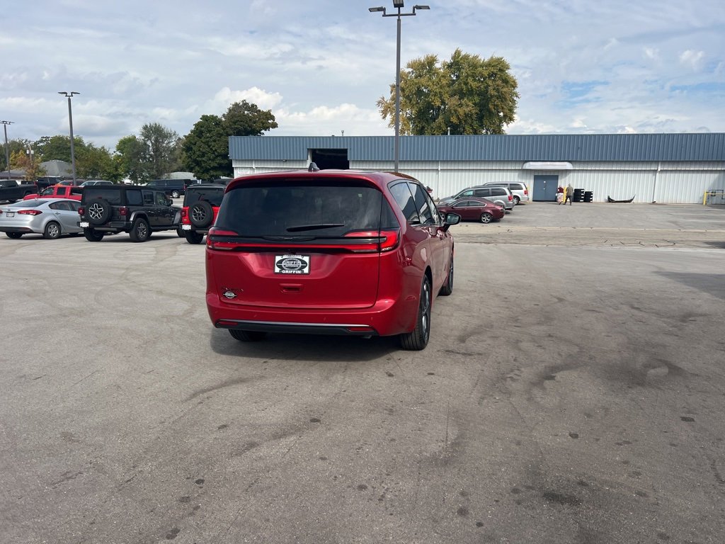 New 2026 Chrysler Pacifica Select image 39