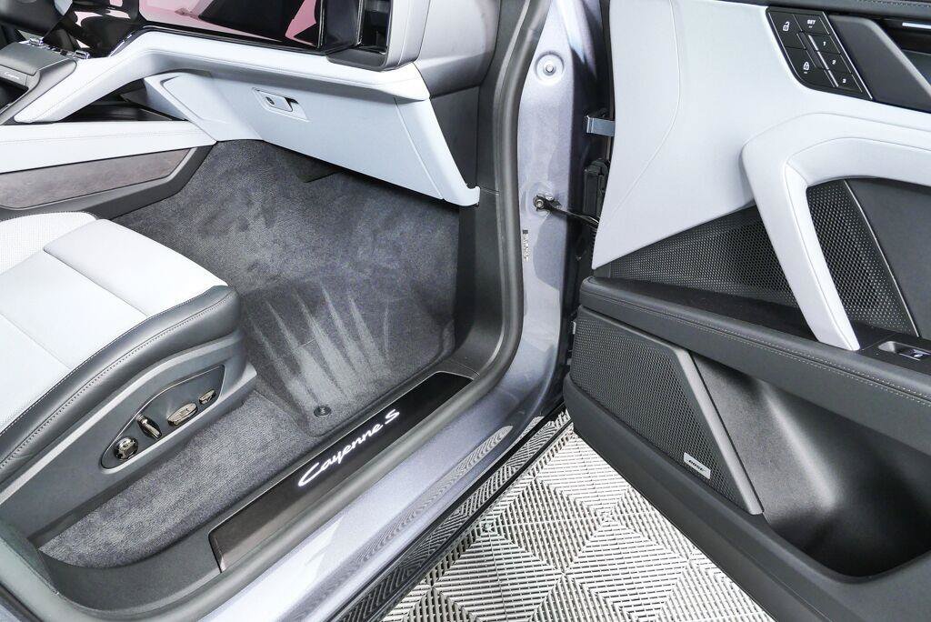 New 2026 Porsche Cayenne S AWD/4WD image 28