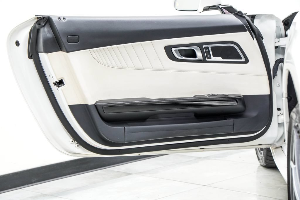 Used 2018 Mercedes-Benz AMG GT Roadster image 38