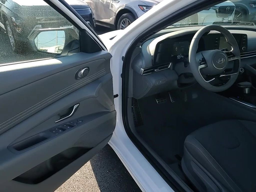 New 2025 Hyundai Elantra Sport image 12