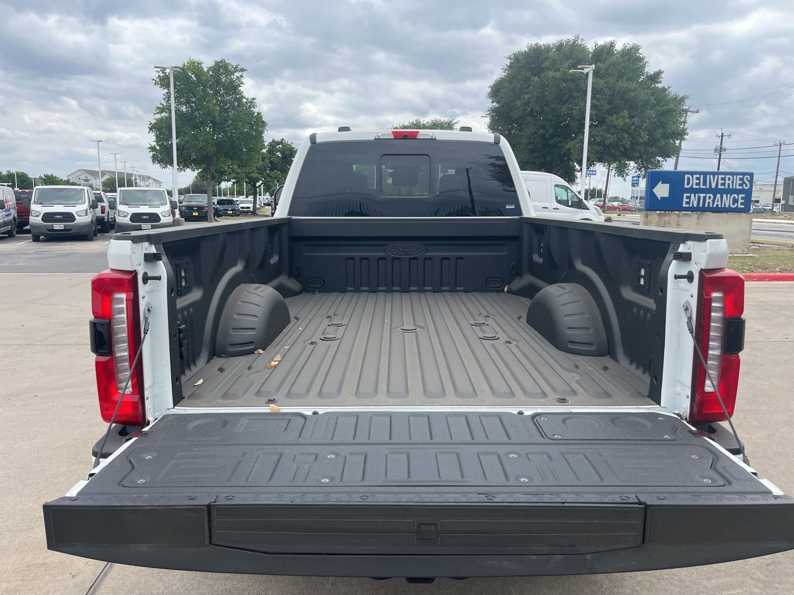 New 2026 Ford F350 Lariat w/ Black Appearance Package image 7