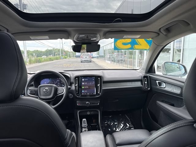Used 2025 Volvo XC40 B5 Plus AWD/4WD image 17