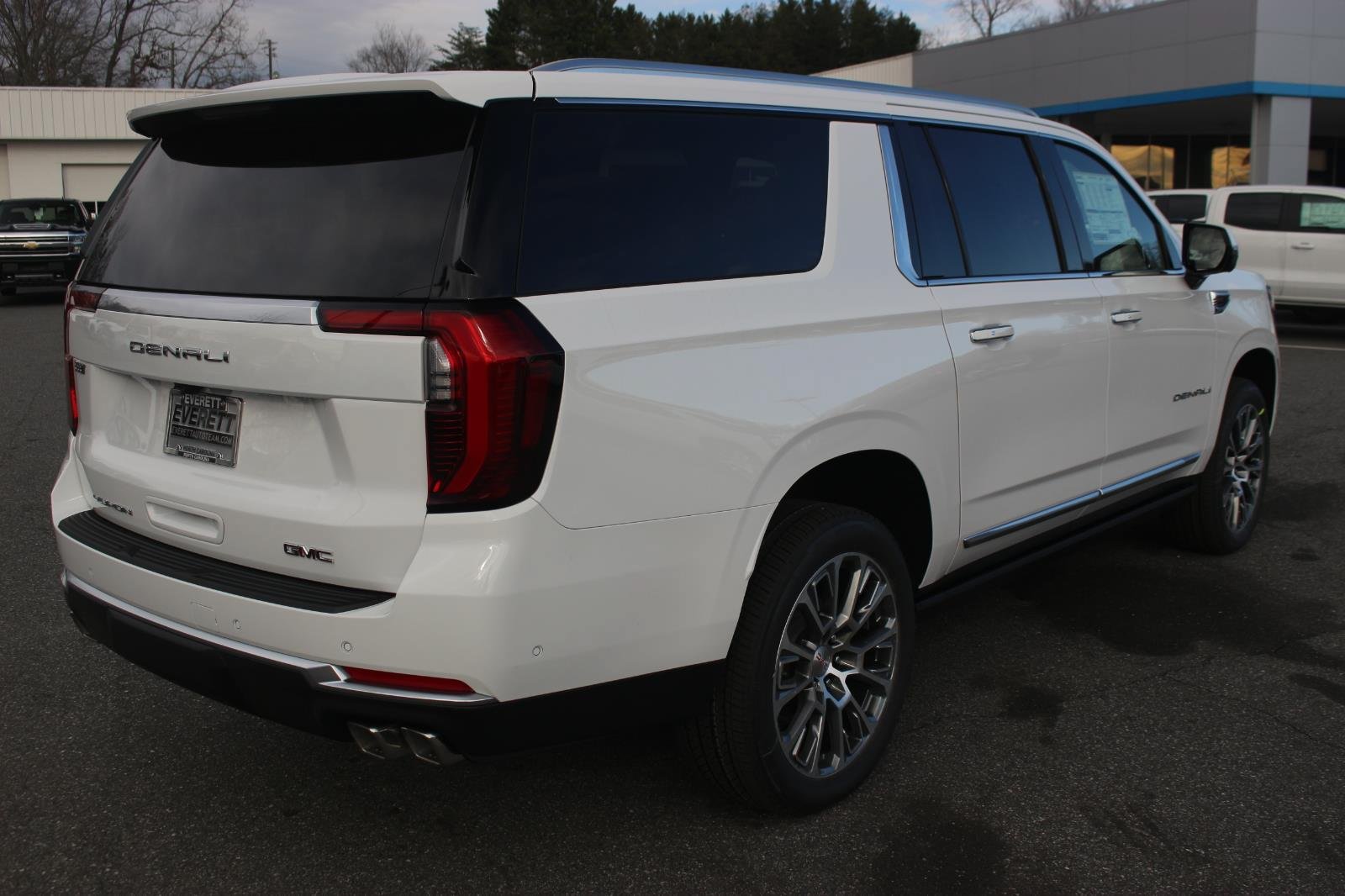 New 2026 GMC Yukon XL Denali w/ Sun & Power Step Package AWD/4WD image 7