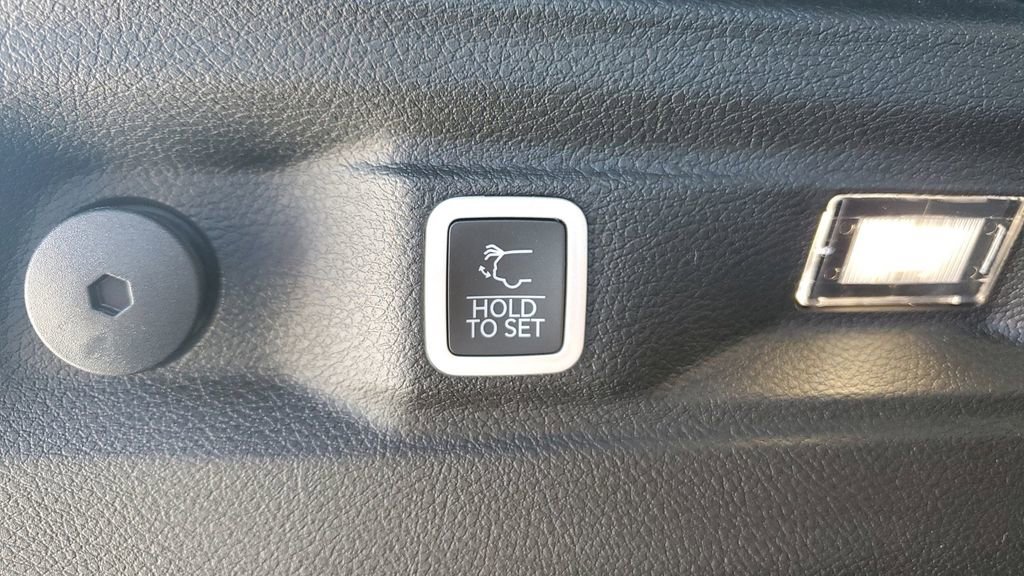 New 2025 Jeep Grand Cherokee L Altitude image 10